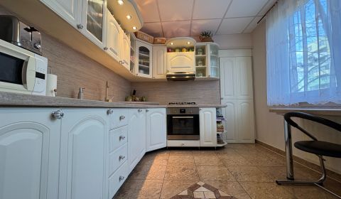 Na predaj: 4 izb.byt + PIVNICA + ŠPAJZA
