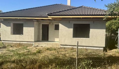 Kvalitná NOVOSTAVBA na peknom pozemku-800m2 v Moravanoch 