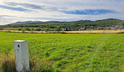 Stavebný pozemok 673 m2 v Štitároch s výhľadom na Zobor i Žibricu