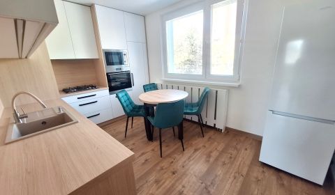 NOVOREKONŠTRUOVANÝ 3 IZBOVÝ BYT, LODŽIA, PREŠOV, ul. PROSTEJOVSKÁ