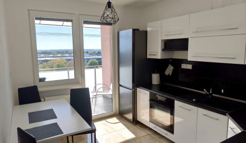 PRENÁJOM – priestranný 3-izbový byt, 83 m², V. Rybníky