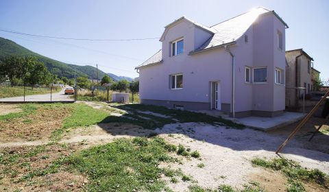 Exkluzívne na predaj kompletne zrekonštruovaný rodinný dom, Turie