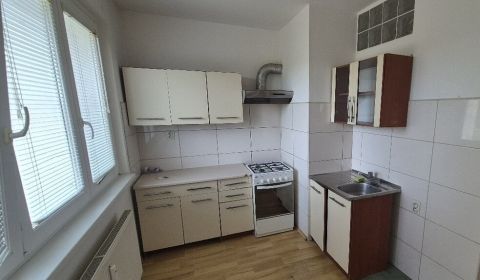 PREDAJ : 1 IZBOVÝ BYT, KOMÁRNO