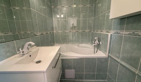 VÝBORNÁ PONUKA! Na predaj veľkometrážny 3 izbový byt s balkónom
