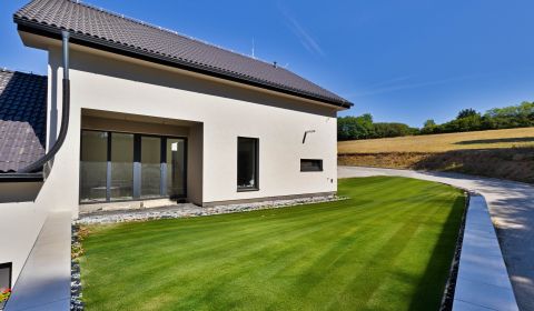 MODERNÝ 4-IZBOVÝ RODINNÝ DOM V ZVOLENSKEJ SLATINE – PREDAJ V ŠTANDARDE