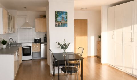 Veľkorysý 4-izbový byt - Nove mesto, Bratislava