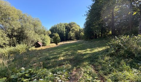 Vysnívané bývanie v prírode – stavebný pozemok 1 009 m², Králiky