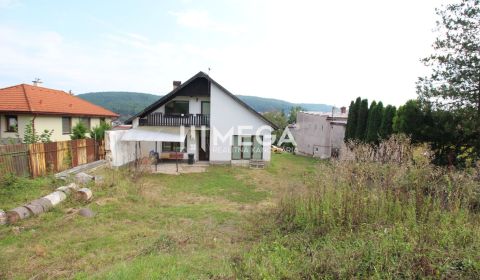 Exkluzívne na predaj rodinný dom v Humennom