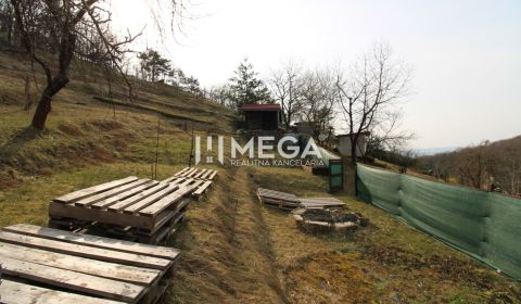 NA PREDAJ pozemok 800m2 v ZO Poniklec pri meste Humenné