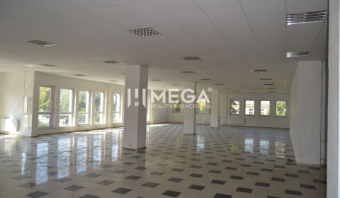 PRENÁJOM-Obchodný priestor v centre mesta Humenné-420m2