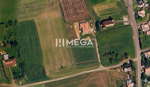 NA PREDAJ: Priestranný pozemok 2126 m² obec Víťazovce – ideálny na výs