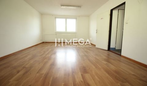 PRENÁJOM KANCELÁRII 40 m² BEZ DEPOZITU - Chemlonská HUMENNÉ