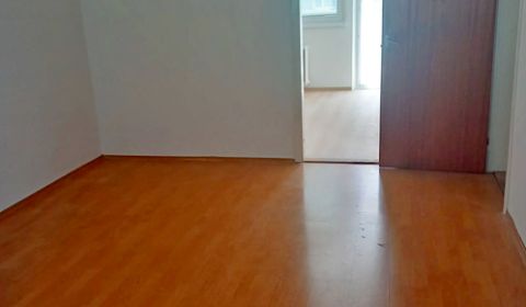 4- izbový byt na  Sekurisovej ulici 