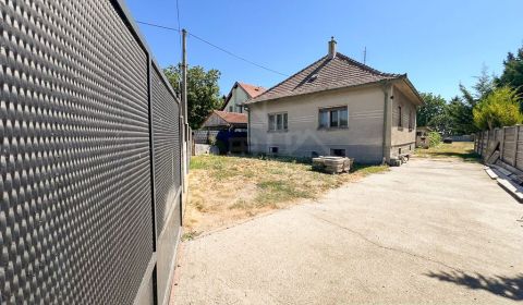 Investičná príležitosť v centre Bernolákova – veľký rodinný dom na 12-