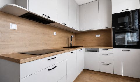 Kompletne zrekonštruovaný 2-izbový byt s 9 m² loggiou Sever