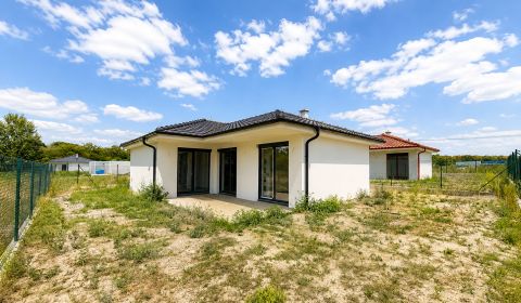 1.BCR | MODERNÝ 3- IZB. REKREAČNÝ RD | NOVOSTAVBA, ZELENÁ VODA