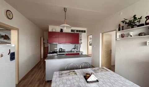 NA PREDAJ  3-IZBOVÝ BYT S BALKÓNOM, 72m2,SÍDLISKO 3, PREŠOV