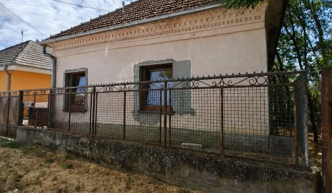 Na predaj  4 izbový rodinný dom v obci Selice 