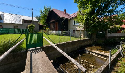Rodinný dom s veľkým pozemkom (1743m) - Ochodnica