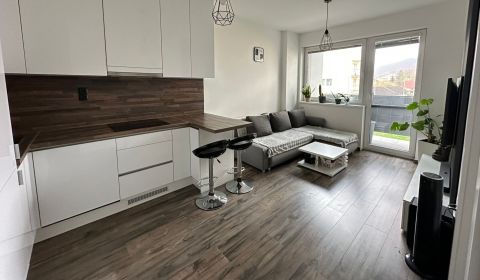 Prenájom 3-izbový zariadený byt 65 m2 v Martine Priekope s 2 Balkónmi