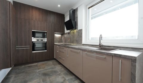 Moderný 3i byt s 2 balkónmi a garážovým státím v Axton Residence