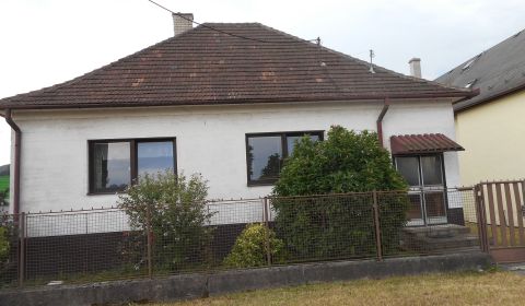 Ponúkame na predaj 3-izbový rodinný dom na sídlisku Sihoť v Trenčíne