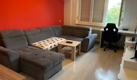Na predaj 3-izbový byt s balkónom v Galante – Parková ulica
