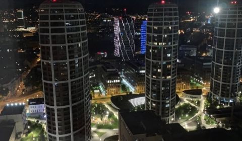 Bývanie v oblakoch: Luxusný 3-izbový byt na 31. poschodí Panorama City
