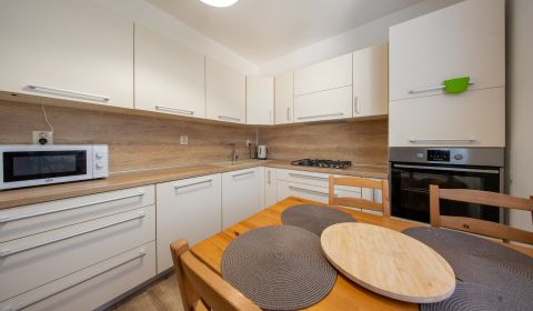Moderný 1-izbový byt bez ďalších investícií, 42 m², balkón, klíma...
