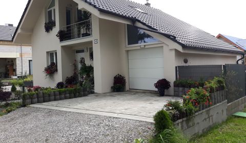 Moderná novostavba v Jazernici – stačí sa nasťahovať