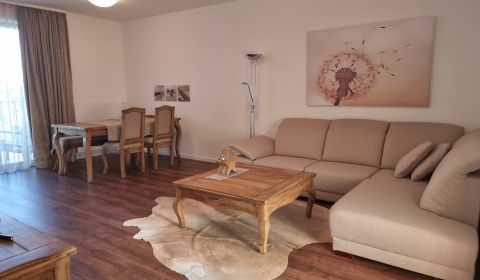 PREDAJ- Priestorovo luxusný byt s parkovacím miestom-Nitra, Zobor