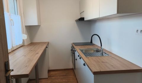 PRENAJATÉ: 1 izbový byt, kompletná rekonštrukcia - KOMÁRNO