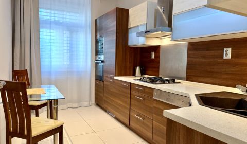 Na prenájom 2 izbový byt, 65 m2, Bratislava, Vajanského nábrežie