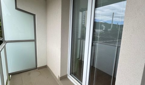 Predaj menší 2-izb. byt Považská Bystrica, veľká loggia