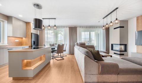 Na PREDAJ moderný 4 izbový bungalov s väčším pozemkom - Vydrany