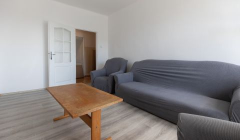 Priestranný 3i byt s balkónom, Ostredky
