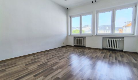 Reprezentatívne priestory (65 m²) na Hurbanovom Námestí