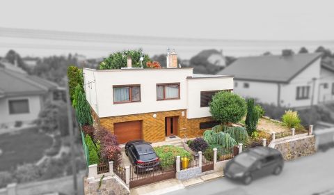 Rodinný dom 240m2 + 719m2 pozemok, Veľké Zálužie - Nitra
