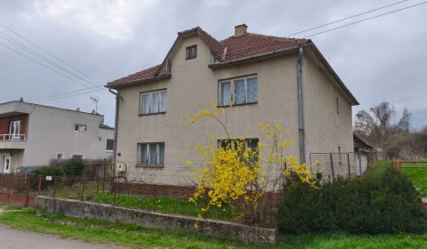 Znížená cena!!! Priestranný RD v obci Čebovce, okr. V. Krtíš.