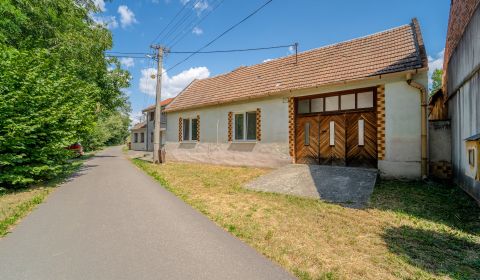 NA PREDAJ RODINNÝ DOM S POZEMKOM O VÝMERE 1003m2