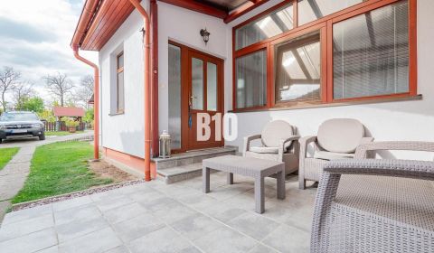 Prerobený dom, 981 m2 pozemok - Chrenová, Nitra (TOP lokalita)