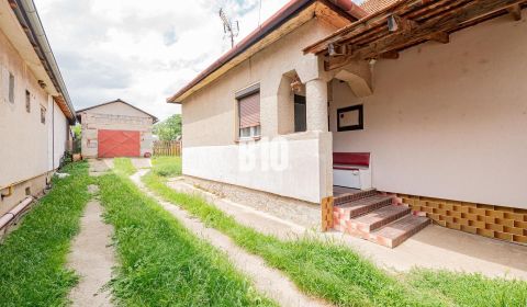 DOM, 1439 m2 pozemkom - Zbehy, Nitra (investičný potenciál)