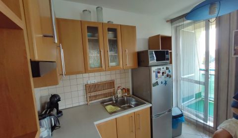 Slnečný 2-izb. byt, Račianske mýto, lodžia, výhľad do parku