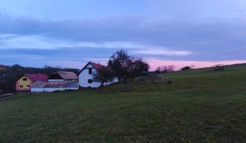 Farmárska usadlosť v osade Prieloh, okr. V. Krtíš.