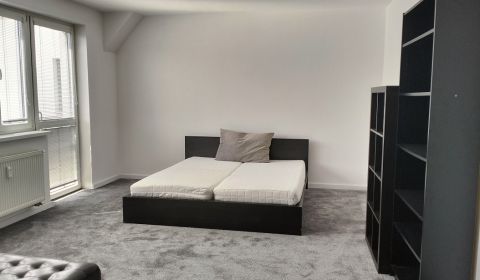 Prenájom dvoch 2-izbových bytov vedľa seba, Martin - centrum