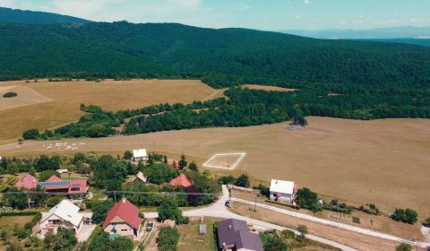 POZEMOK NA VÝSTAVBU PODHRADIE