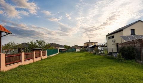 Pozemok Miloslavov, všetky IS, pripravený k výstavbe