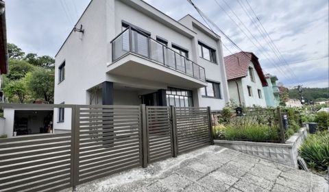 PREDAJ:RODINNÝ DOM 312m²+pozemok691m²;Stará Kremnička;ZH;149.900€