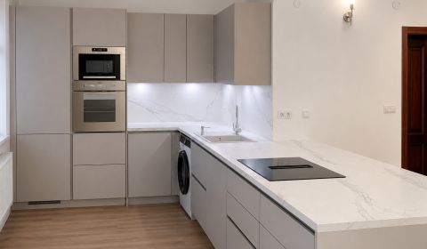 Priestranný a kvalitne zariadený 3-izbový byt – Bratislava, Petržalka