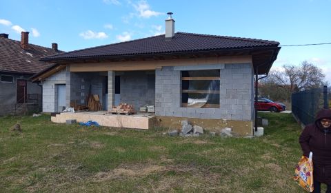 Príbovce -rodinný dom /Bungalov/ Hrubá stavba